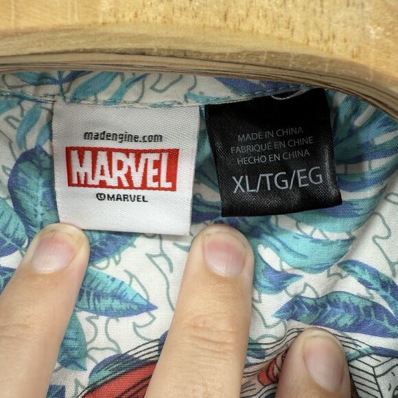 Marvel Shirt Mens XL Floral Hawaiian Avengers Button Up Short Sleeve Camp Collar - Picture 7 of 10